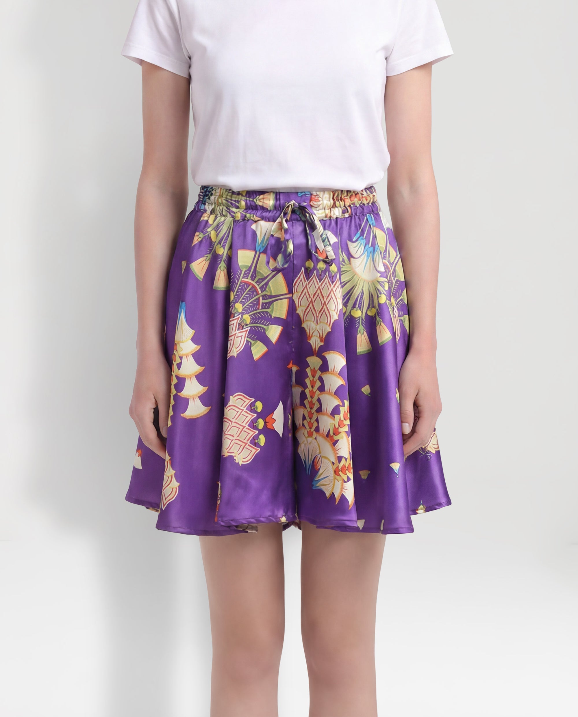 Short in seta viola
