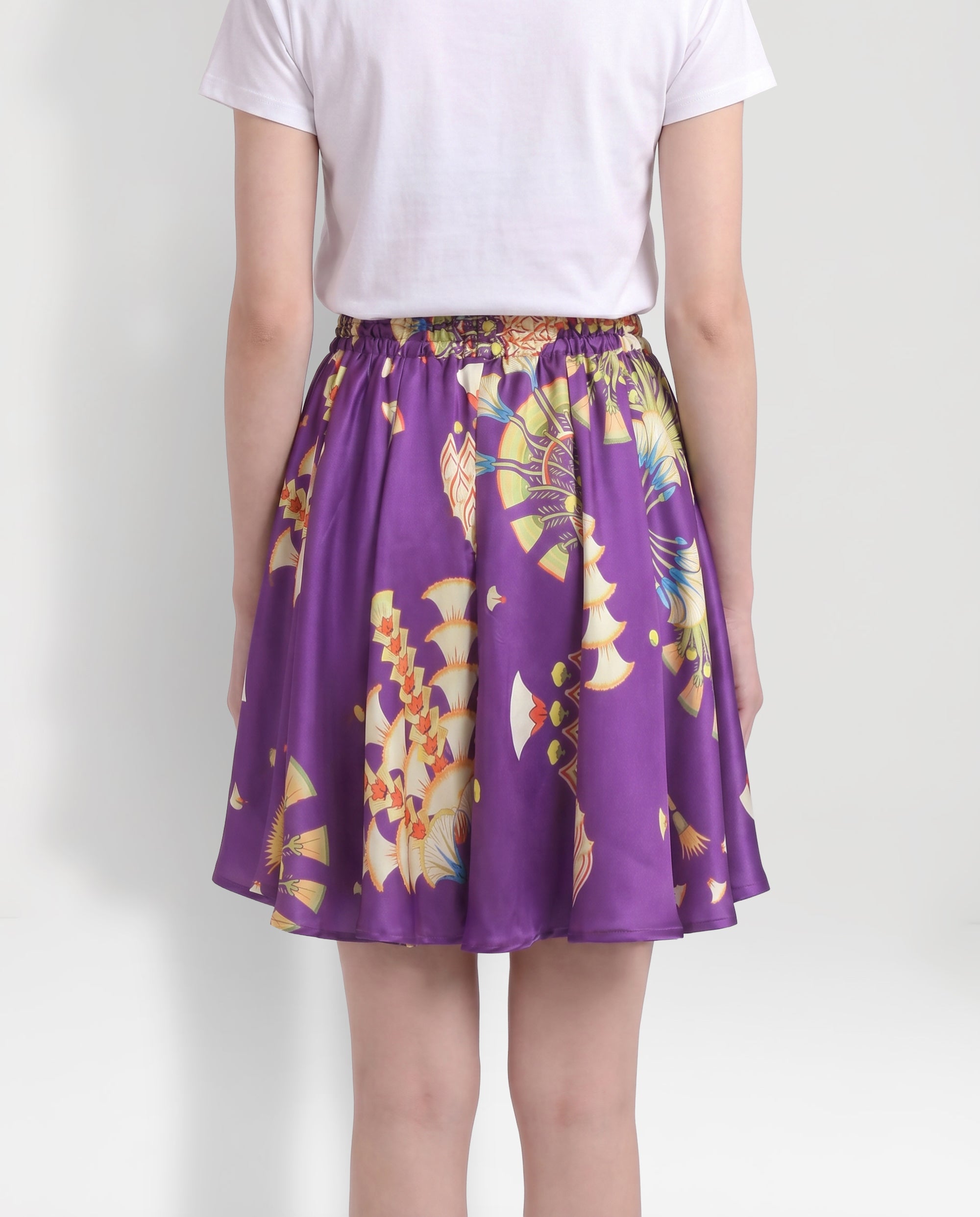Short in seta viola