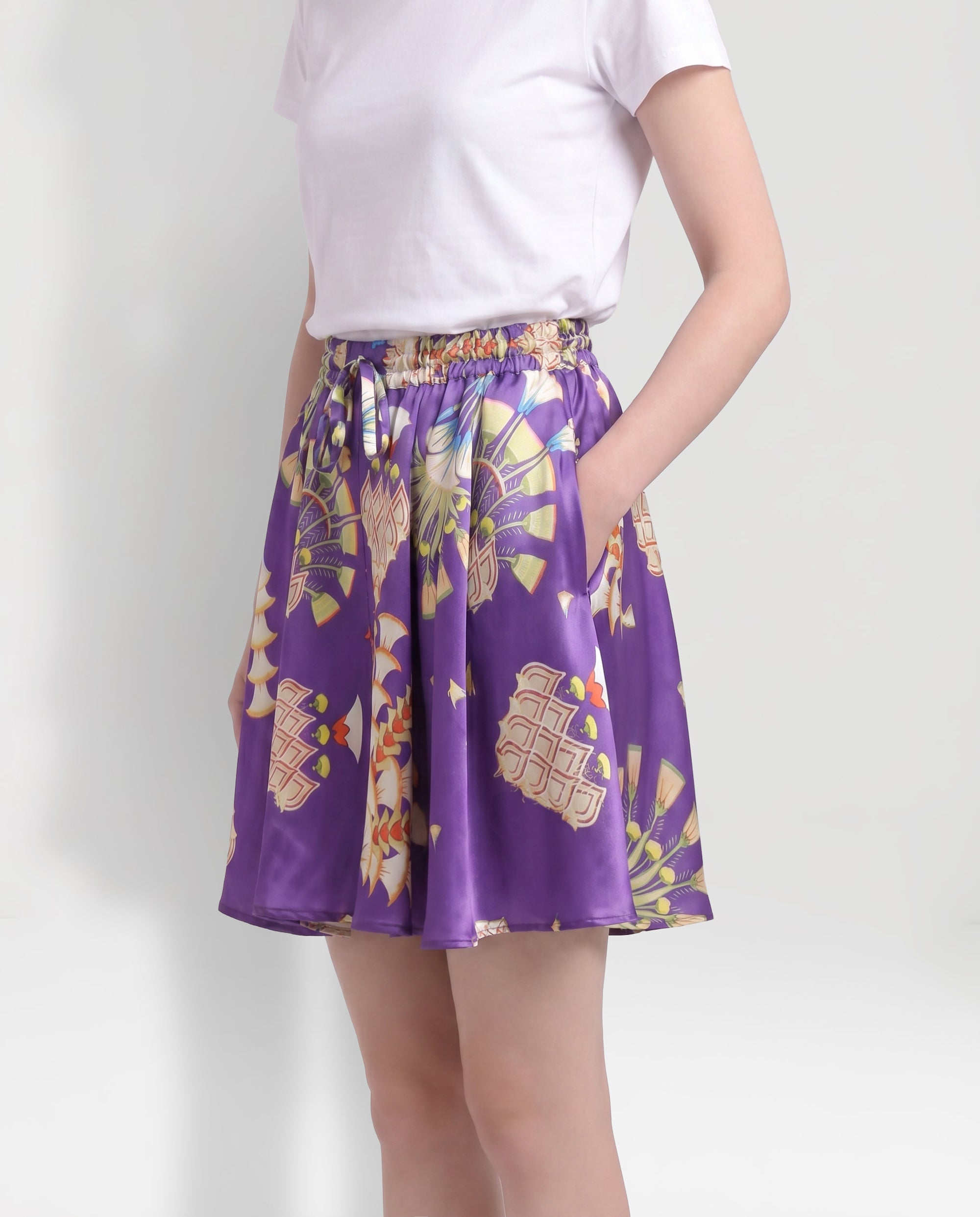 Short in seta viola