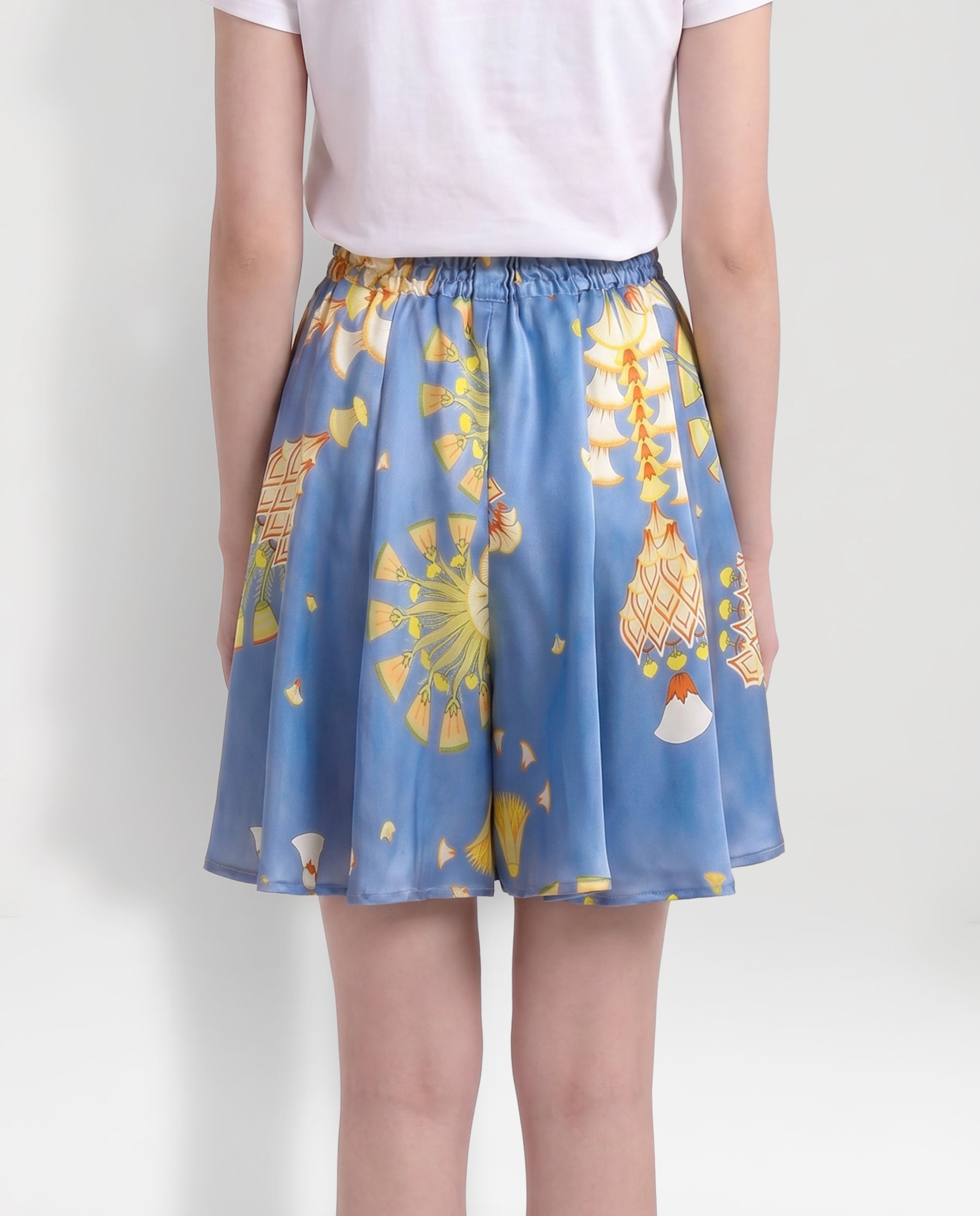Short in seta a fiori
