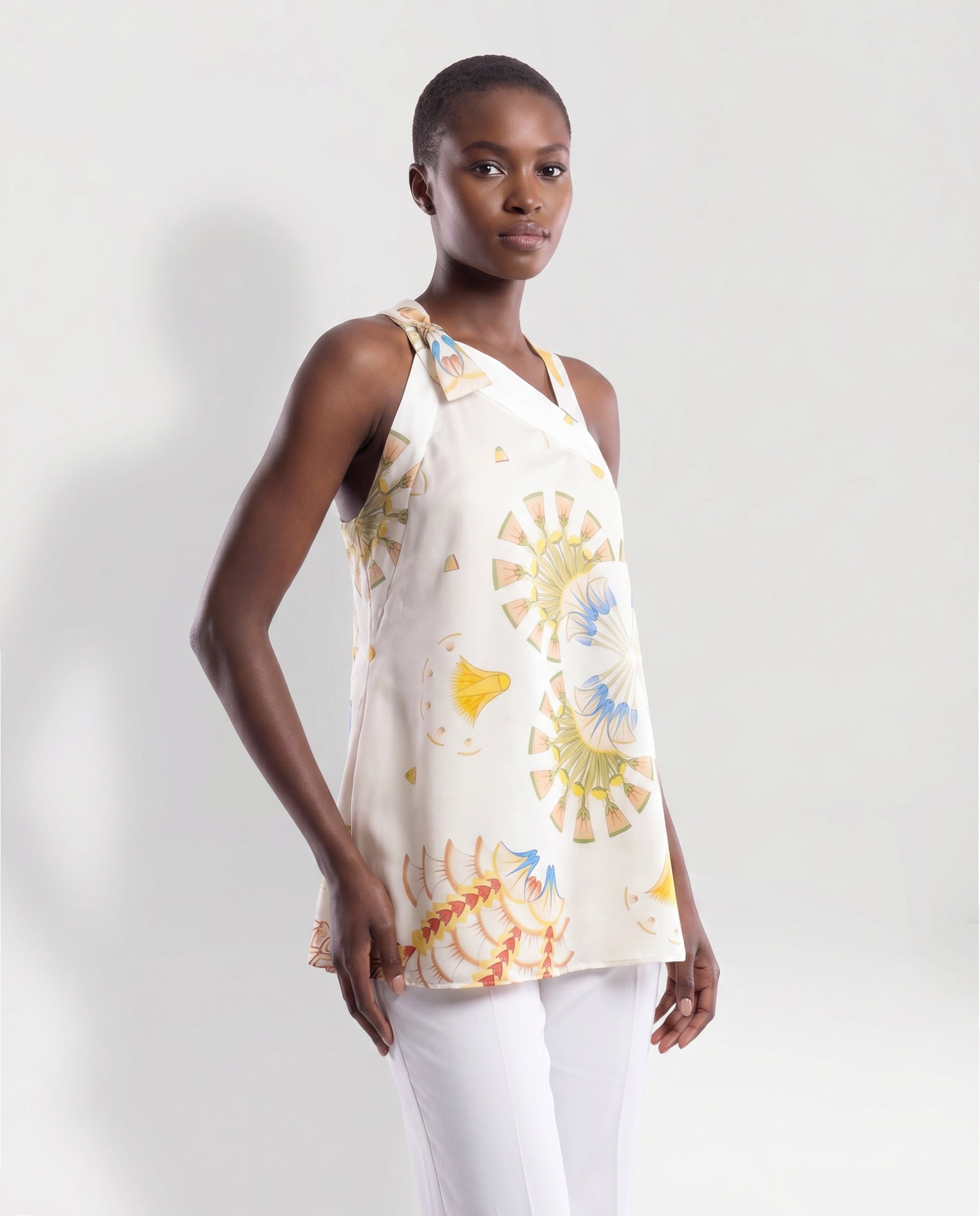 Top in seta bianca con fiocco
