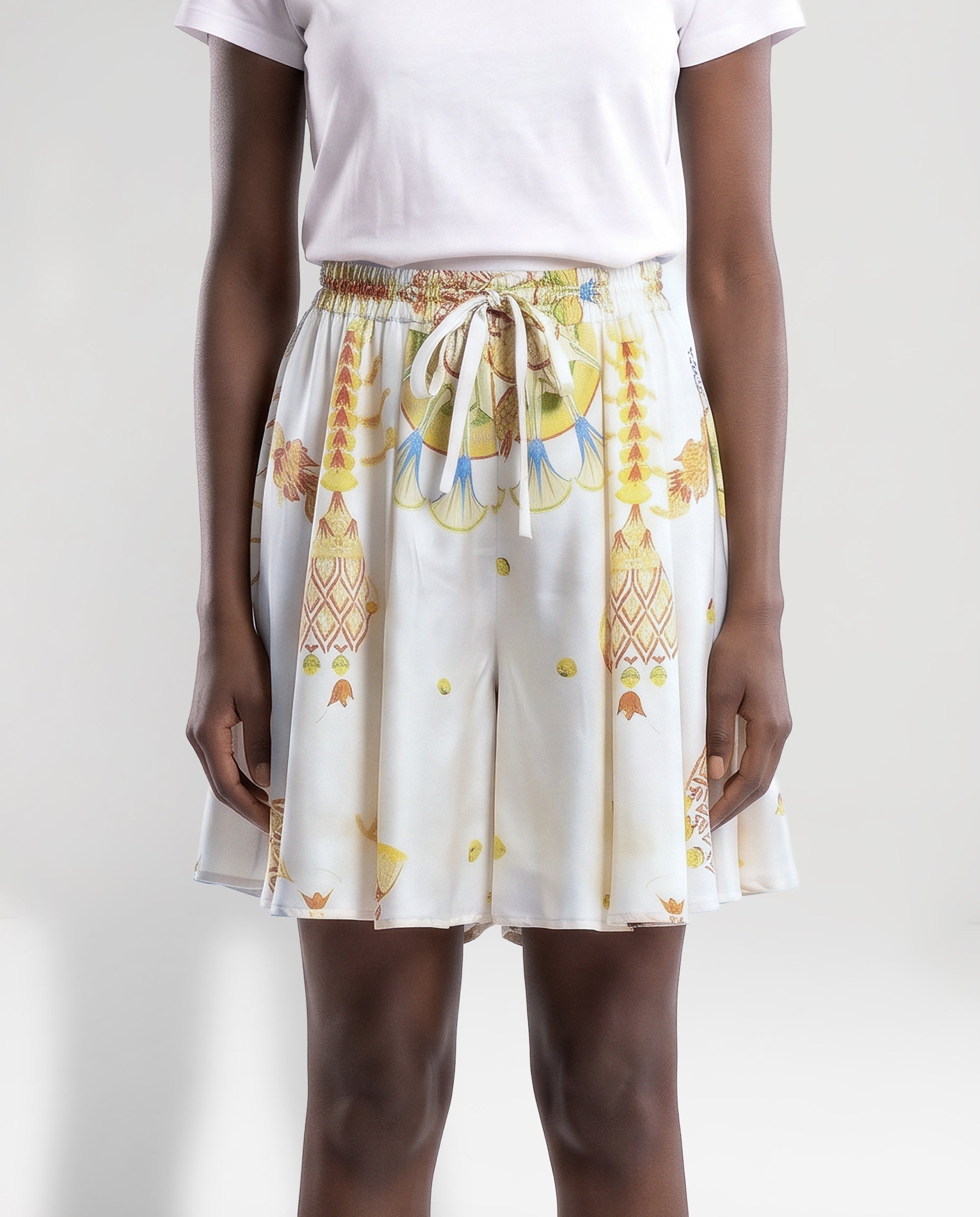 Short ampio in seta bianca